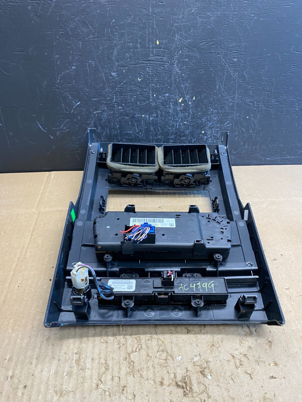 2008 to 2012 Jeep Liberty Dash Climate Temperature Control Radio Bezel ac4799 DG4