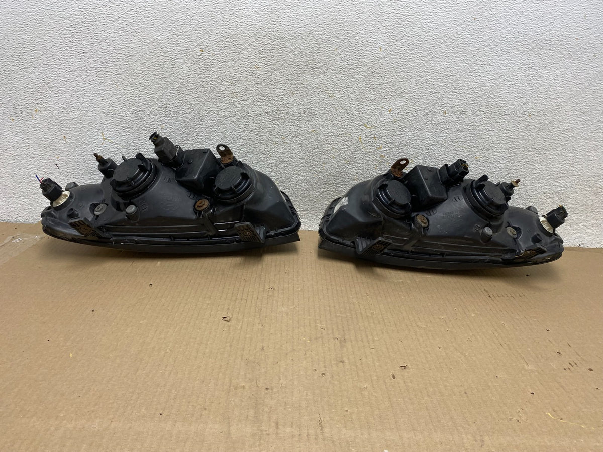 2001 2002 2003 Hyundai Elantra Left+Right Side Set Halogen Headlights AH5728 DW6