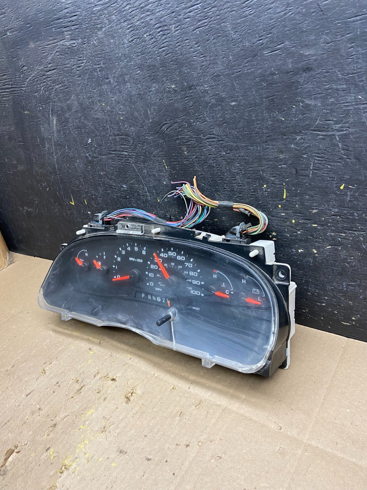 2004 to 2008 Ford E350 Gauge Speedometer Cluster u5000 DG4