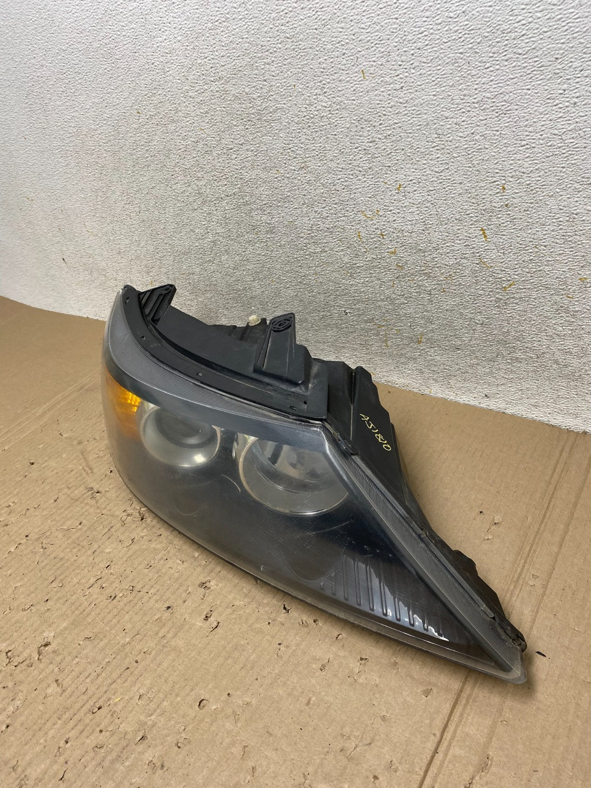 2011 to 2013 Kia Sorento Right Passenger RH Side Headlight Halogen AJ1810 LK1
