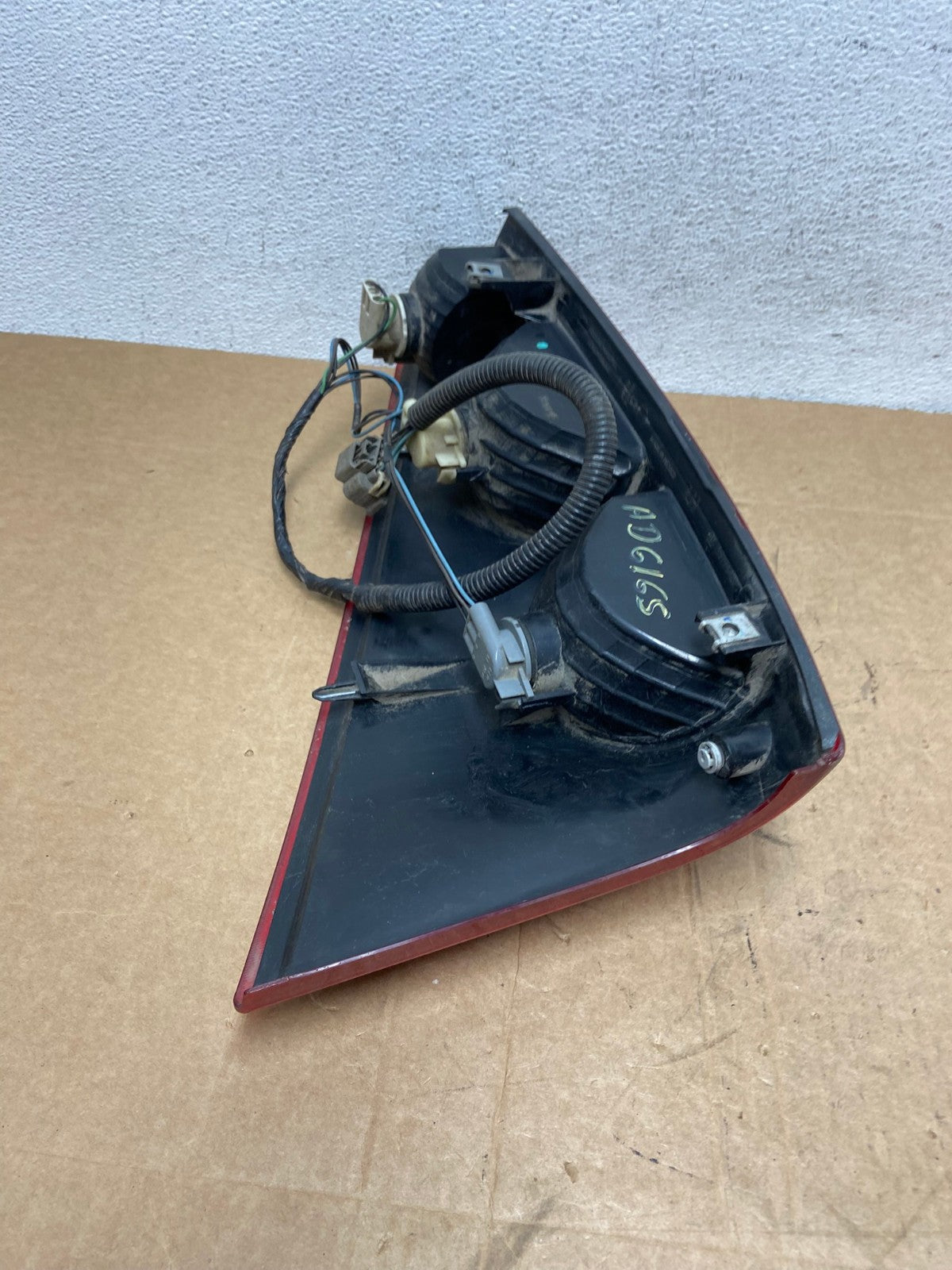 2002 to 2006 Chevrolet Avalanche Left Driver LH Tail Light AD6165 LK7