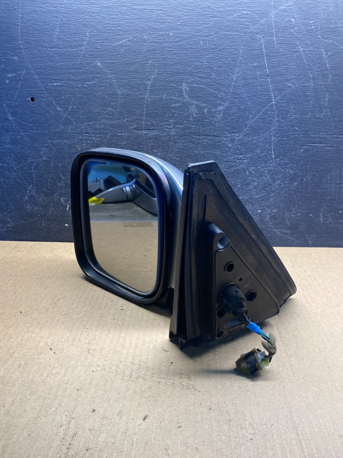 1997 to 2002 Mitsubishi Montero Left Driver Side View Door Mirror AG61879