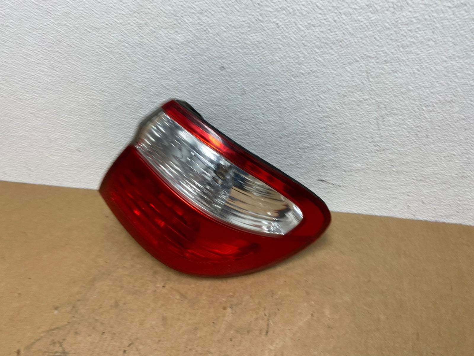 2000 - 2001 Infiniti i30 Right Passenger Rh Side Tail Light Oem AC2875 LK1