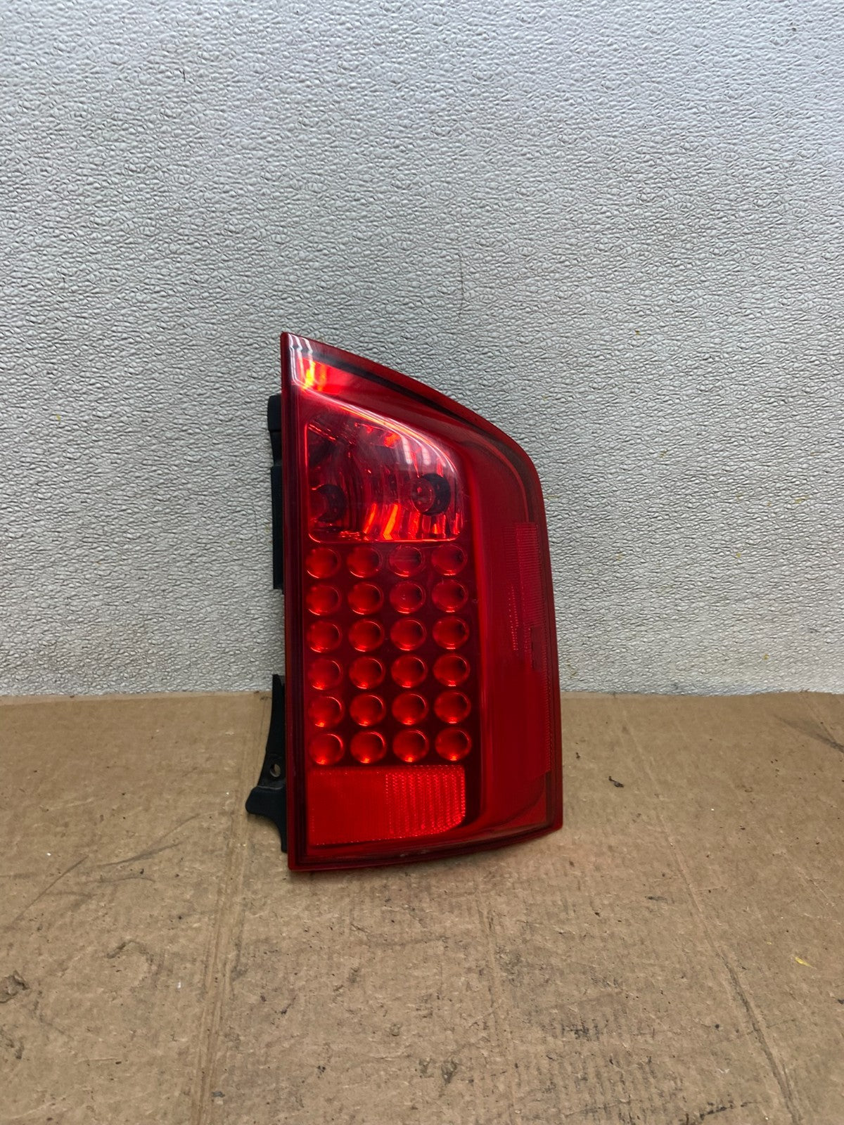 2004 to 2010 Infiniti Qx56 Right Passenger RH Side Tail Light AA35500