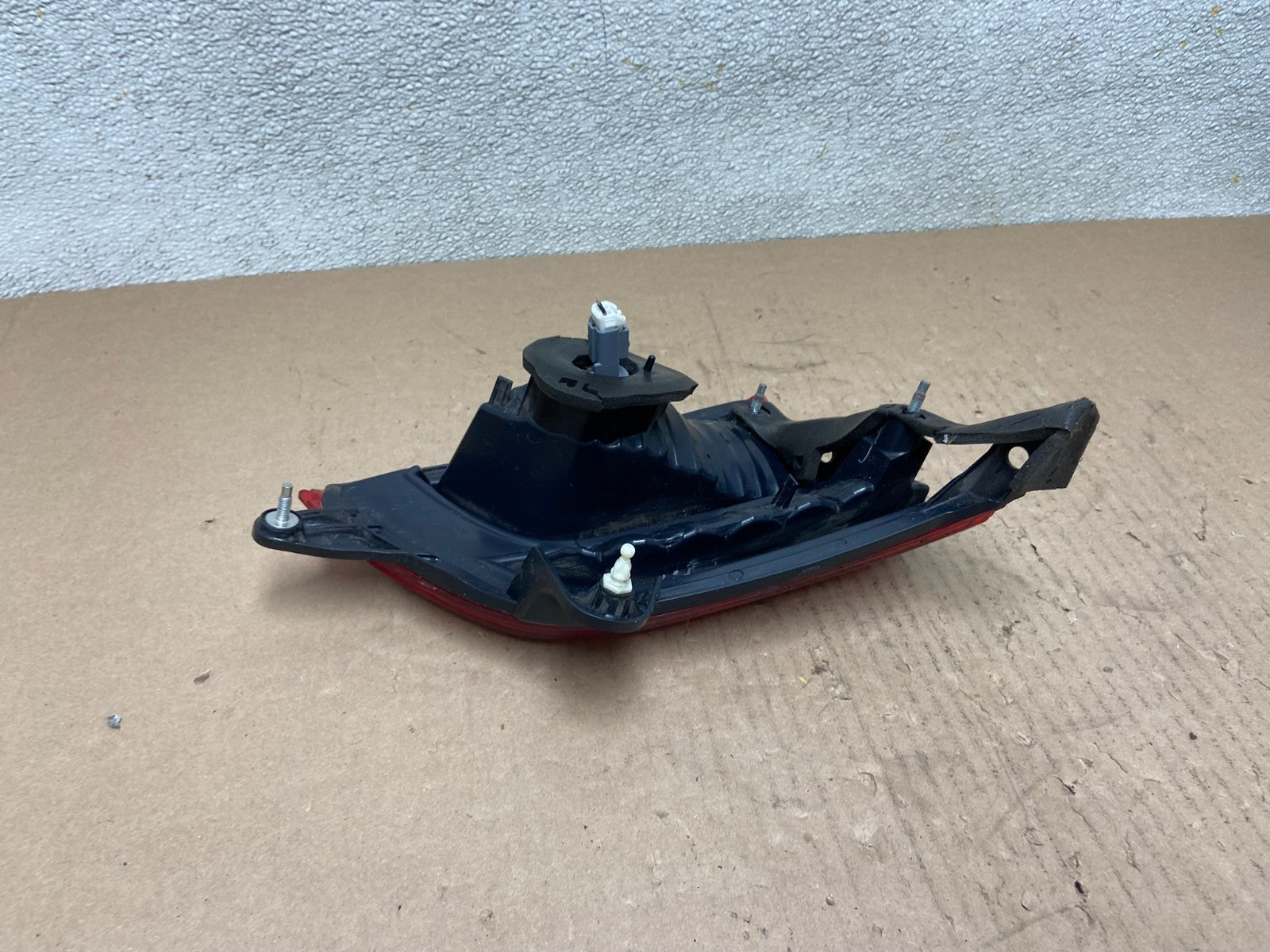 2015 - 2019 Subaru Outback Right Passenger RH Inner Tail Light OEM AB6008 DW4