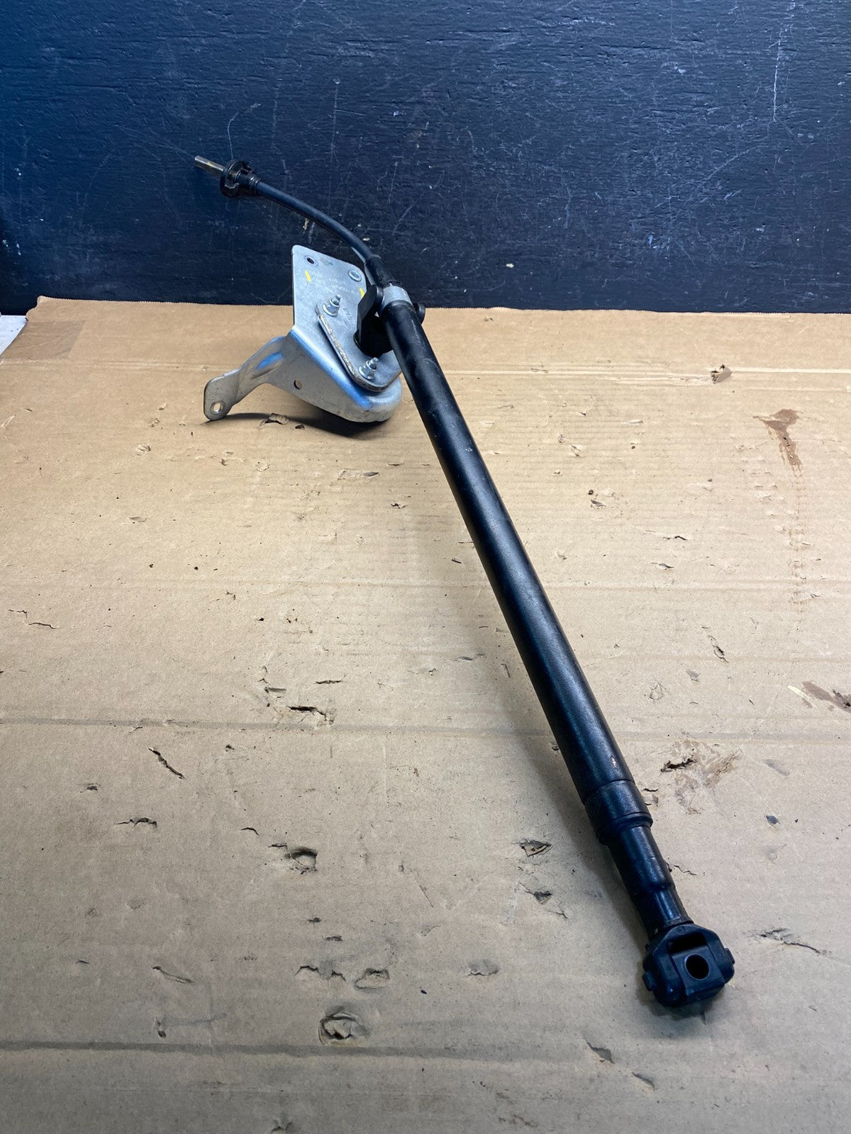 2013 to 2019 Lincoln MKT Liftgate Lift Tailgate Strut Motor ADD9609 DG2