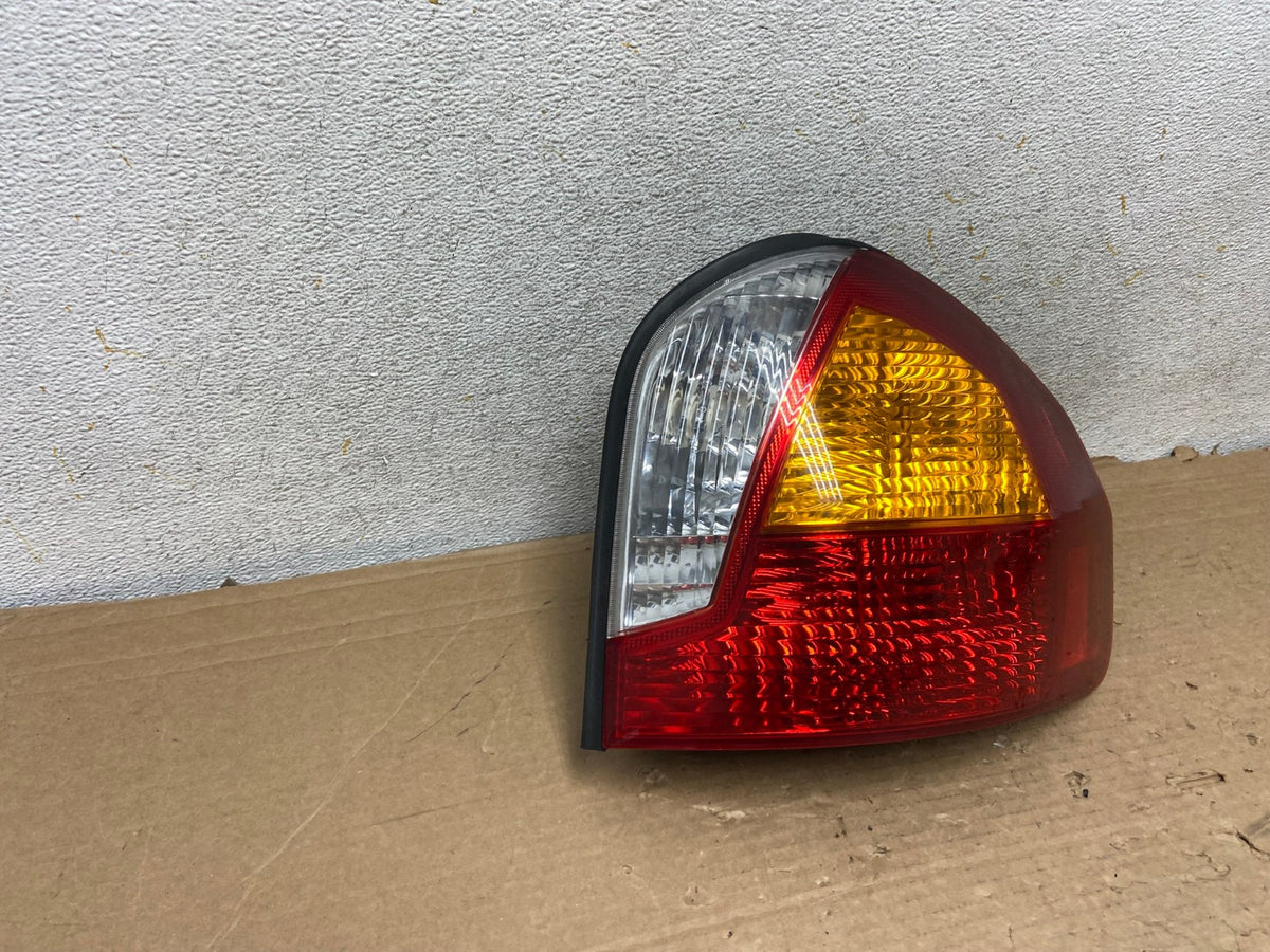 2001 2002 2003 2004 Hyundai Santa Fe Right Passenger Rh Tail Light AH8957 LK1