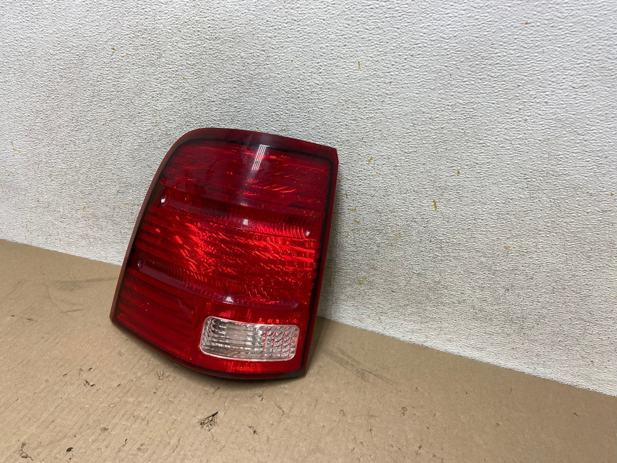 2002 to 2005 Ford Explorer Left Driver Lh Side Tail light AH6933 LK2