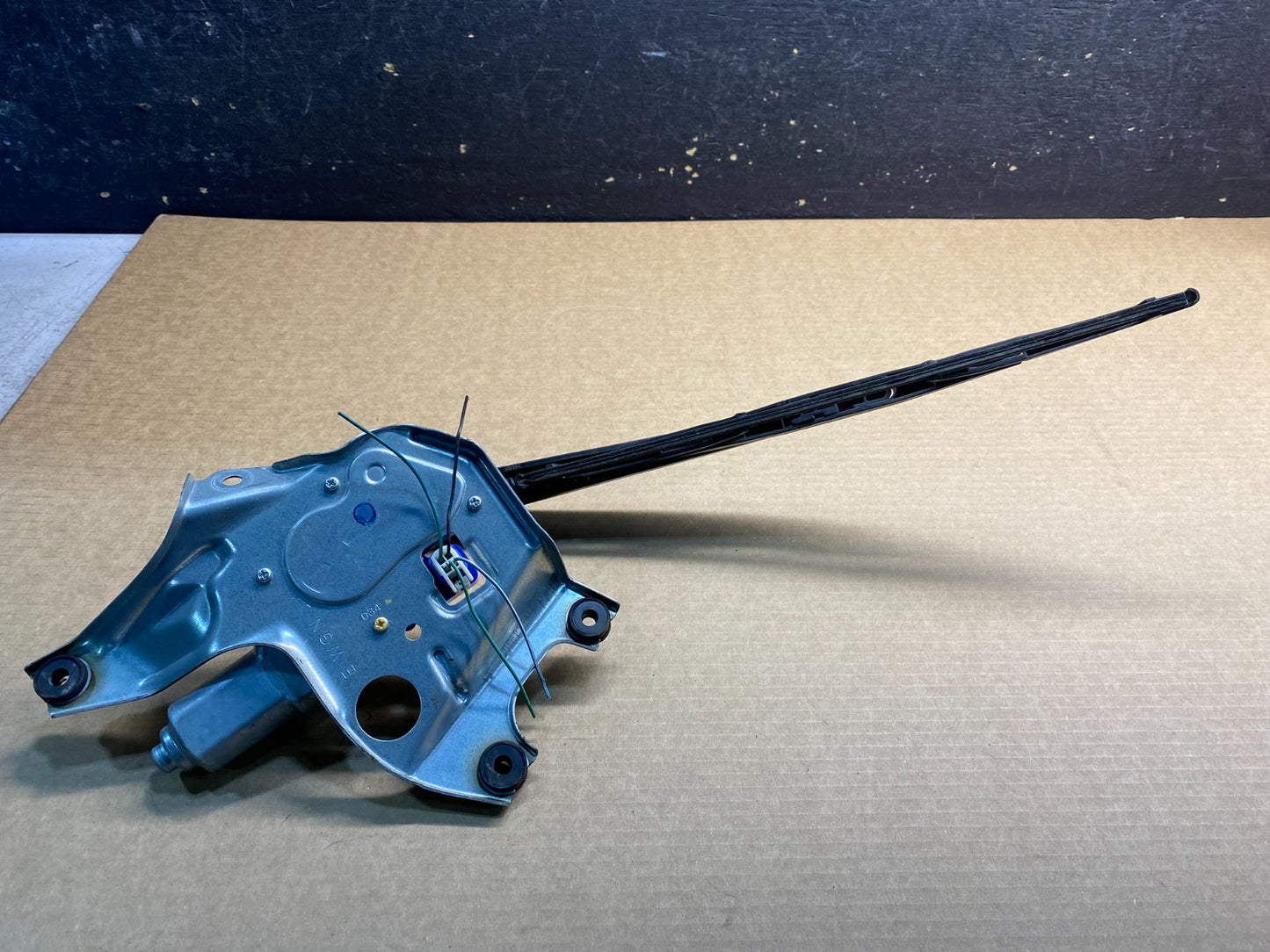 2010 to 2014 Subaru Legacy Outback Rear Wiper Motor Z90325