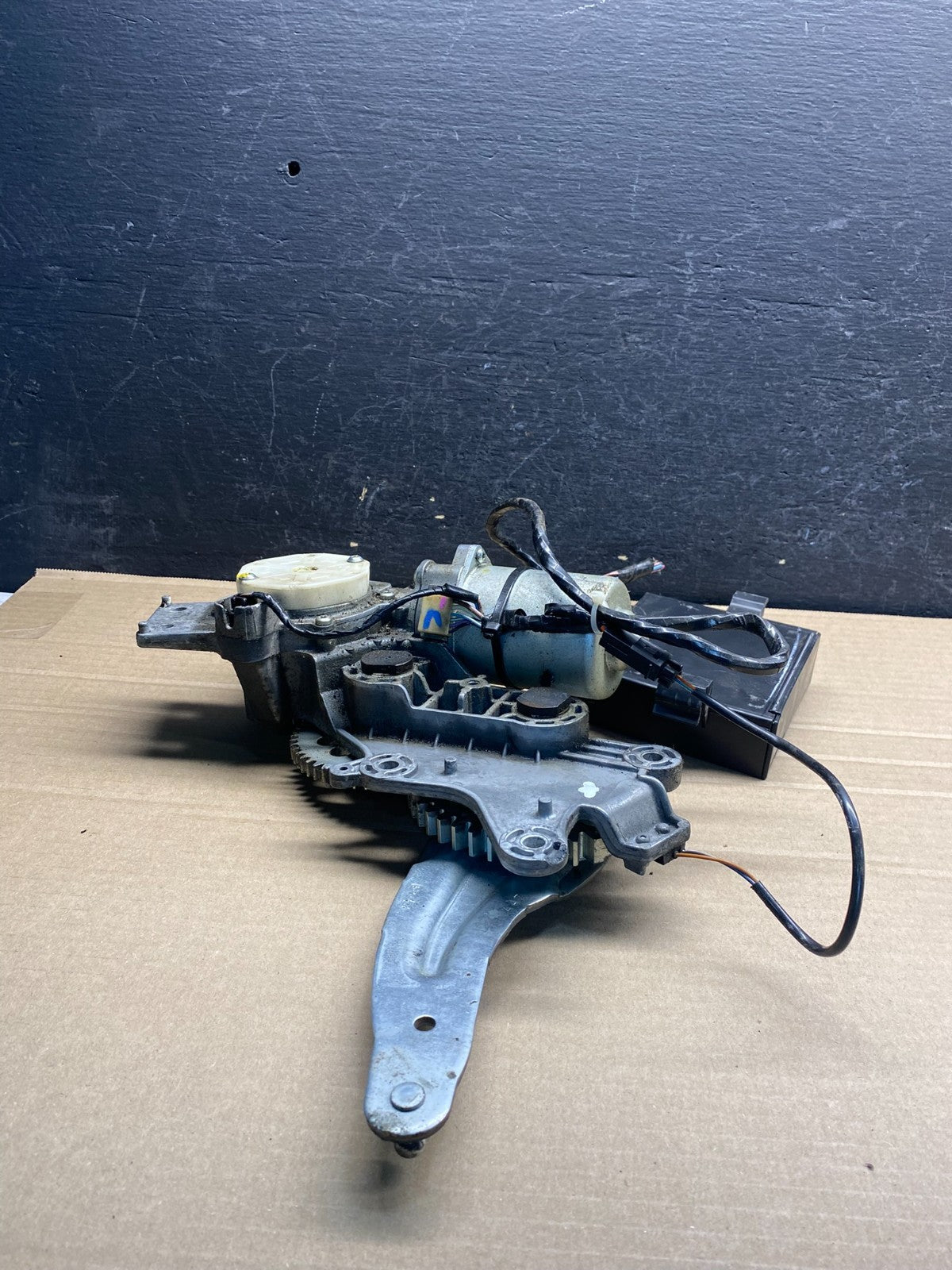 2009 to 2016 GMC Acadia Rear Trunk Liftgate Power Motor Actuator AF0040 DG1
