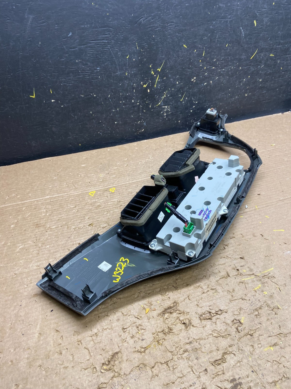 2005 to 2010 Honda Odyssey  Radio Climate Control Dash Trim Bezel w3223 DG5