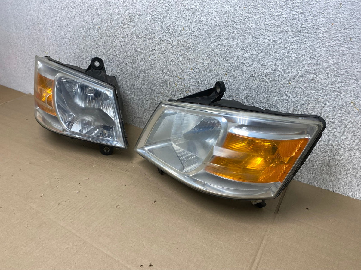 2008 to 2010 Dodge Caravan Left+Right Set Side Halogen Headlights AI1407 LK1