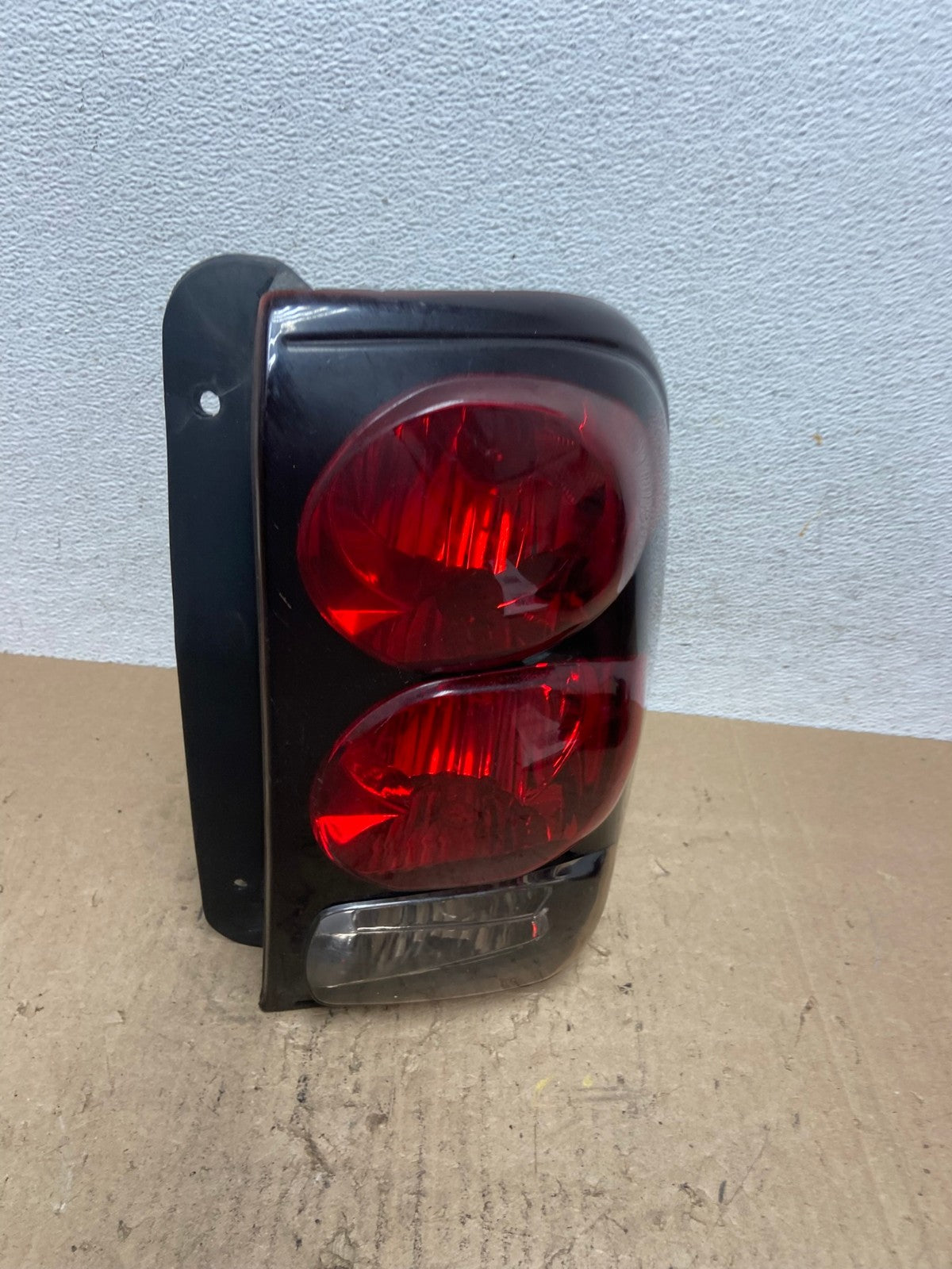 2002 to 2009 Chevrolet Trailblazer Right Passenger Rh Tail Light AE6588 LK2