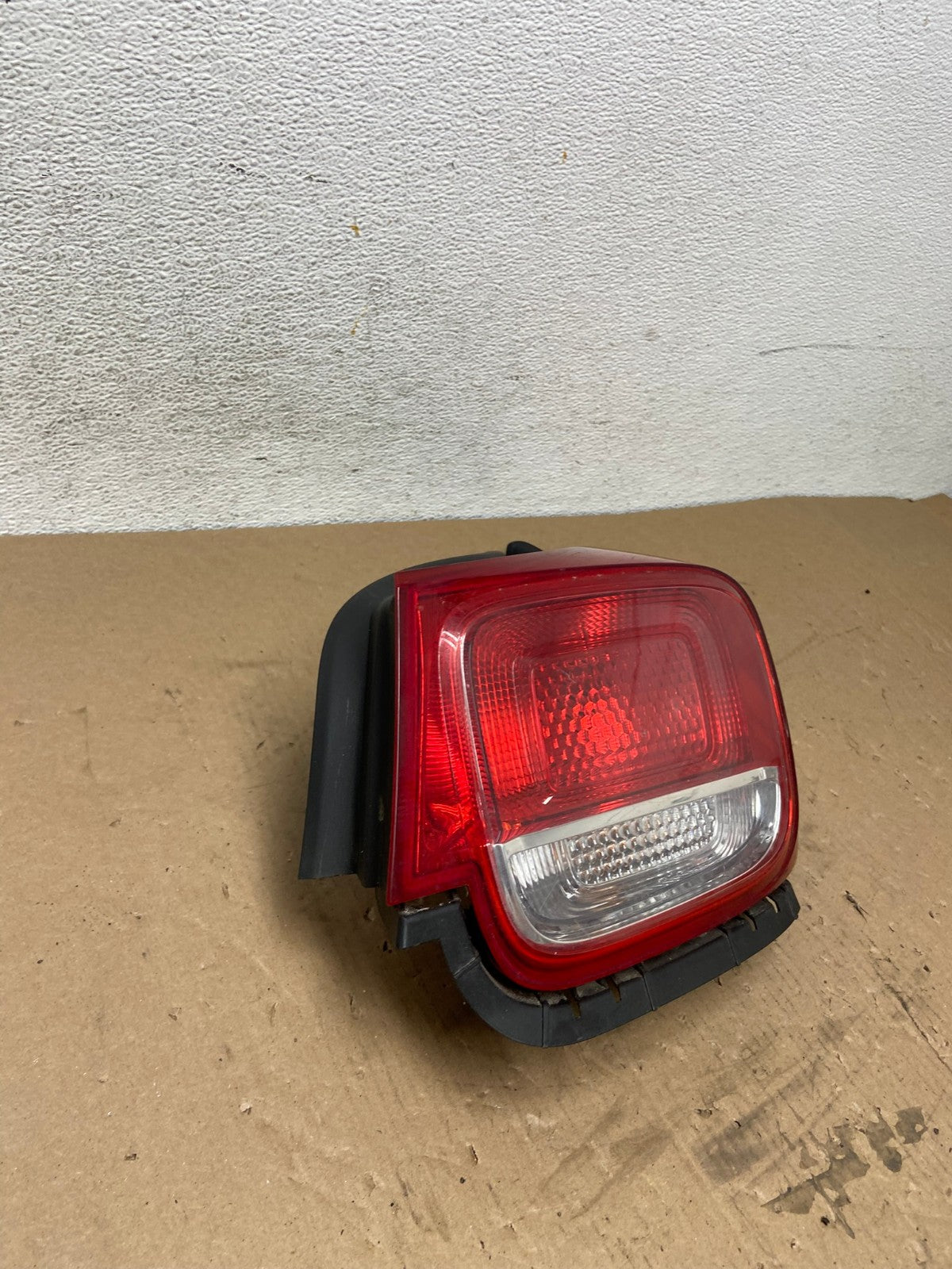 No Led Trim 2013-2015 Chevrolet Malibu Right Passenger Side Tail Light AD7792 LK2