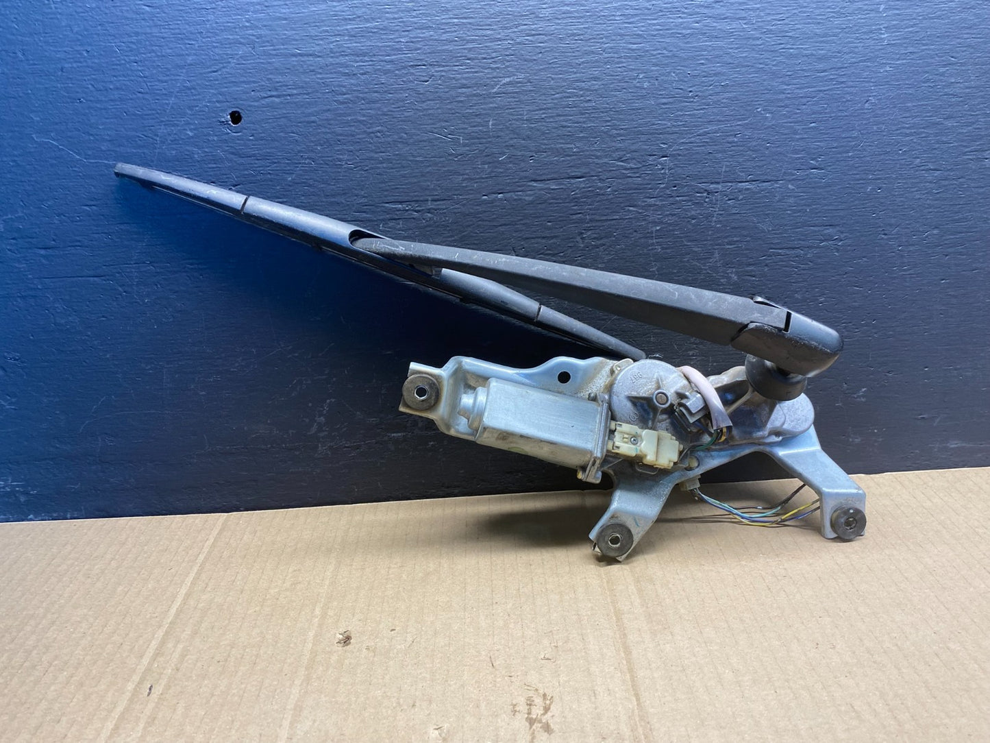 2005 to 2009 Subaru Legacy Outback Rear Windshield Wiper Motor AC08660