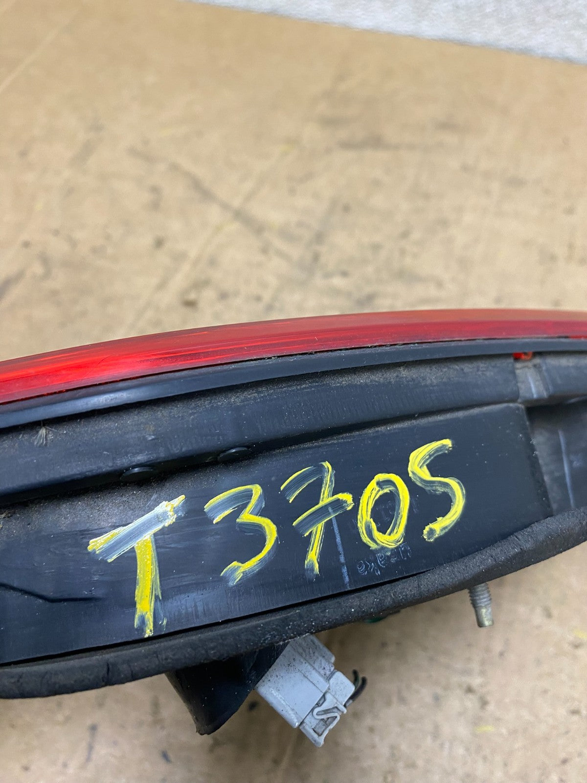 1998 to 2000 Honda Accord Right Passenger Side Inner Tail Light OEM T3705 DW7