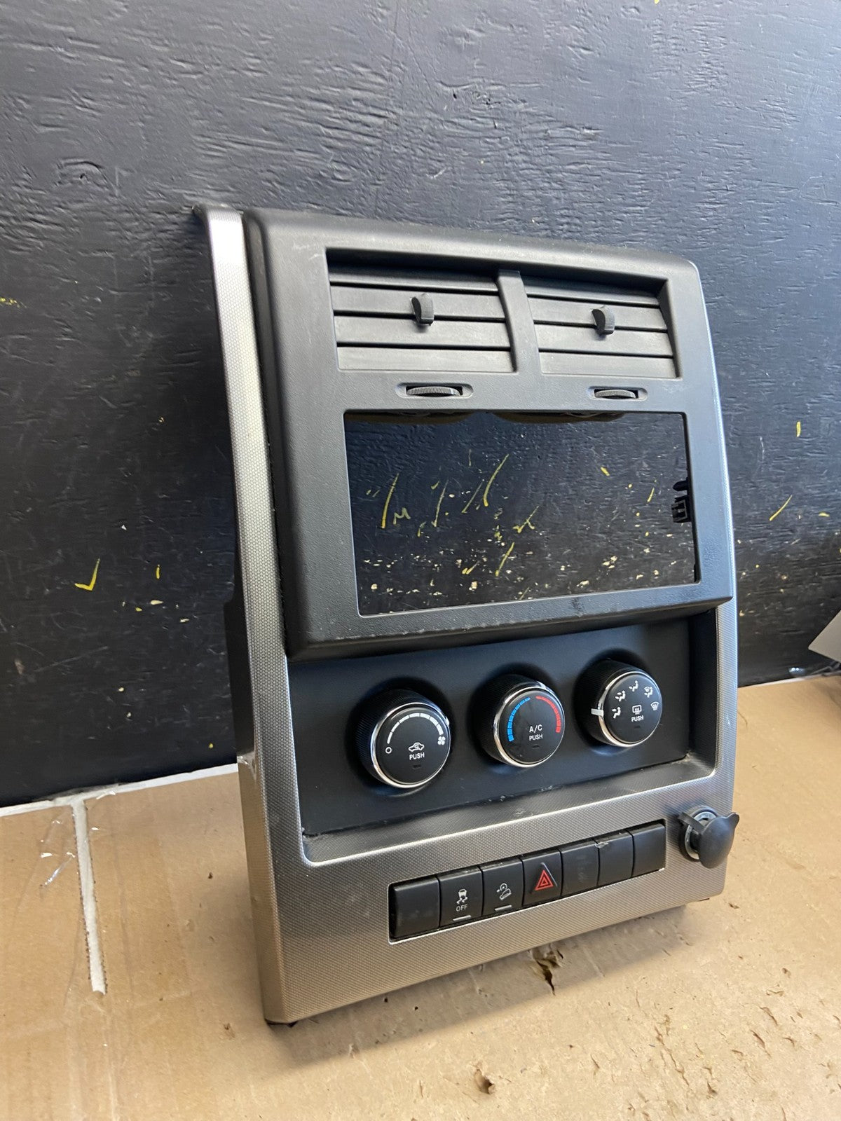 2008 to 2012 Jeep Liberty Dash Climate Temperature Control Radio Bezel AB2055 DG2