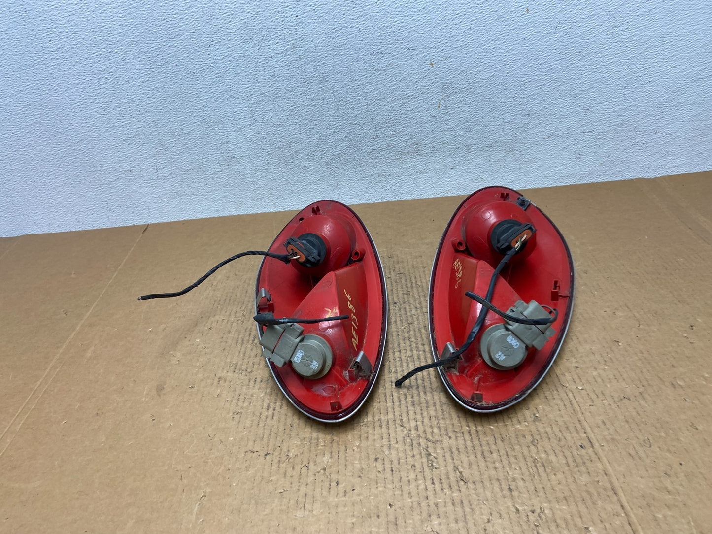 2001 to 2005 Chrysler PT Cruiser Left+Right Tail Lights AE1386 DW9