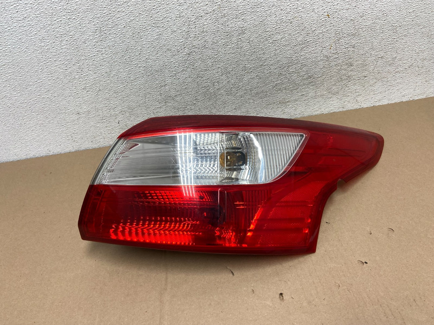 2012 2013 2014 Ford Focus Sedan Right Passenger Rh Side Tail Light AG6592 DW0