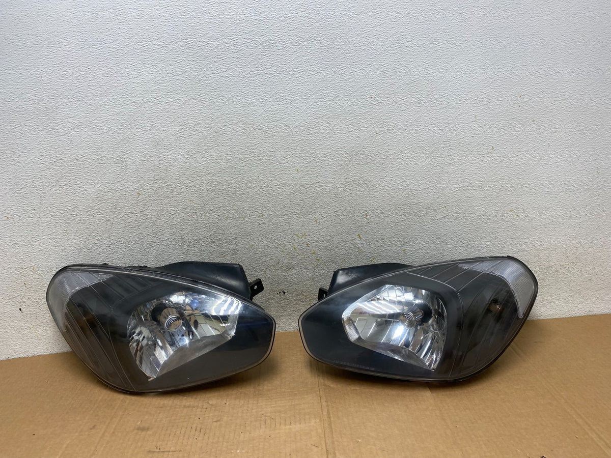 2006 to 2011 Hyundai Accent Sedan Left+Right Halogen Headlights AI3815 DW0