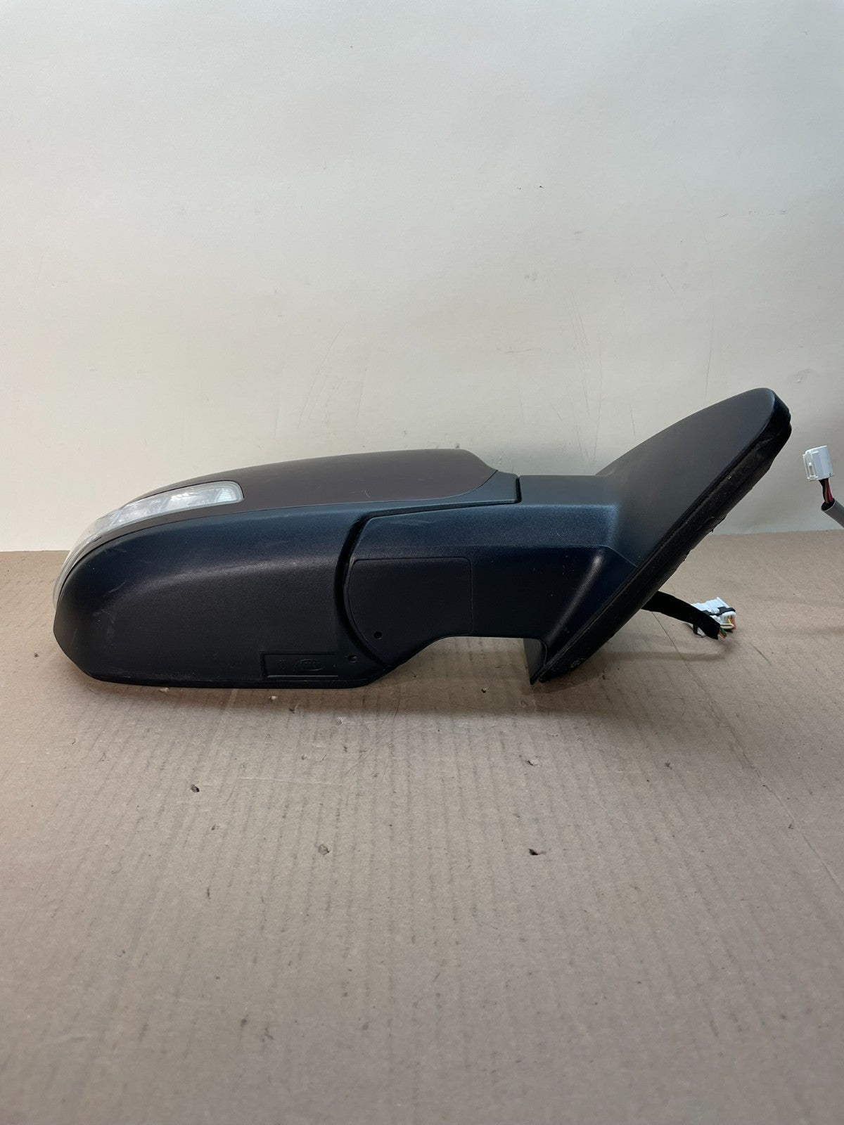 2011 to 2015 Kia Sorento Right Passenger Door Mirror Turn Signal AJ0762 DG3