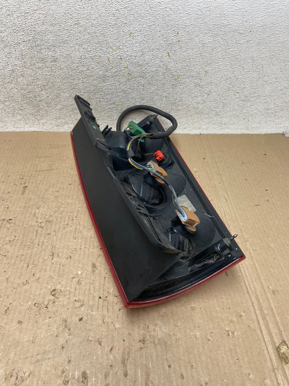 2007 to 2011 GMC Yukon Right Passenger RH Side Tail Light AJ1831 LK6