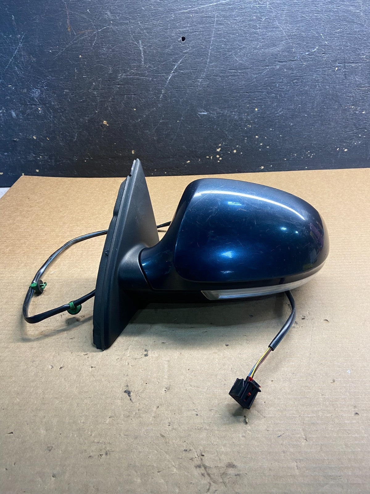 2006-2010 Volkswagen Passat Left Driver Turn Sgn View Door Mirror OEM Z9131 DG0