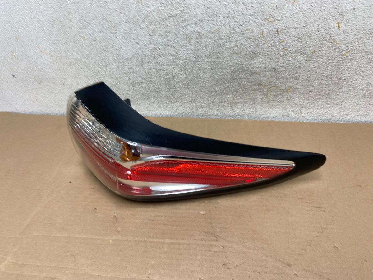 2015 to 2018 Nissan Murano Right Passenger RH Side Tail Light AH9361 LK1