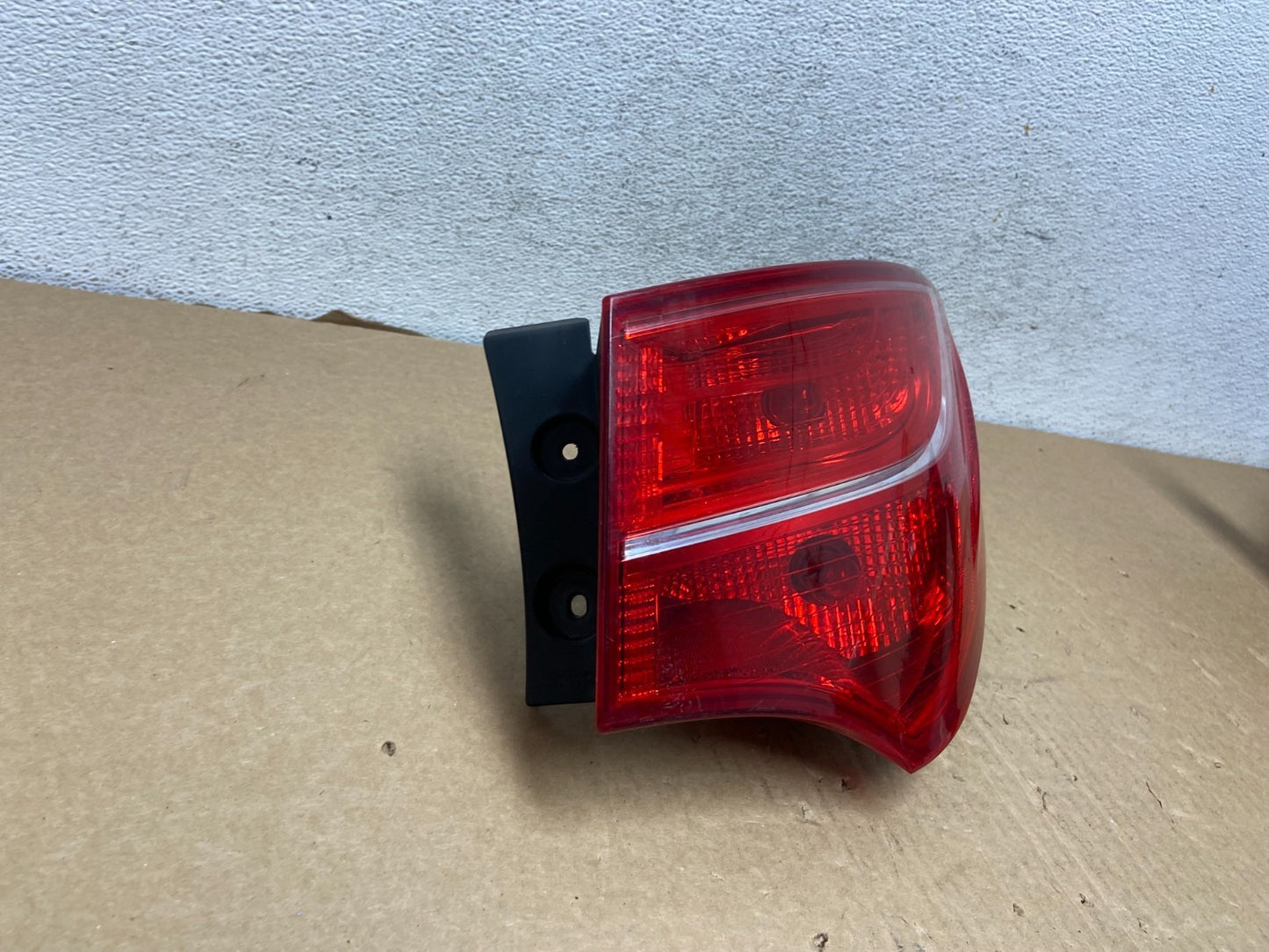 2013 -2016 Hyundai Santa Fe Rear Right Passenger Side Tail Light Lamp AF7345 DW2