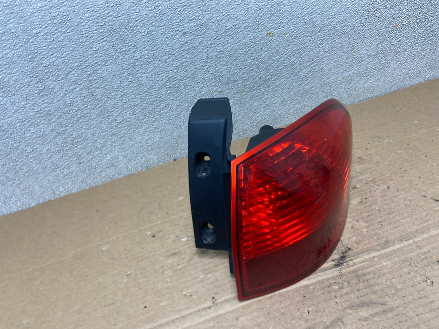 2006-2007 Subaru Tribeca B9 Right Passenger Rh Side Tail Light Oem AB4671 LK2
