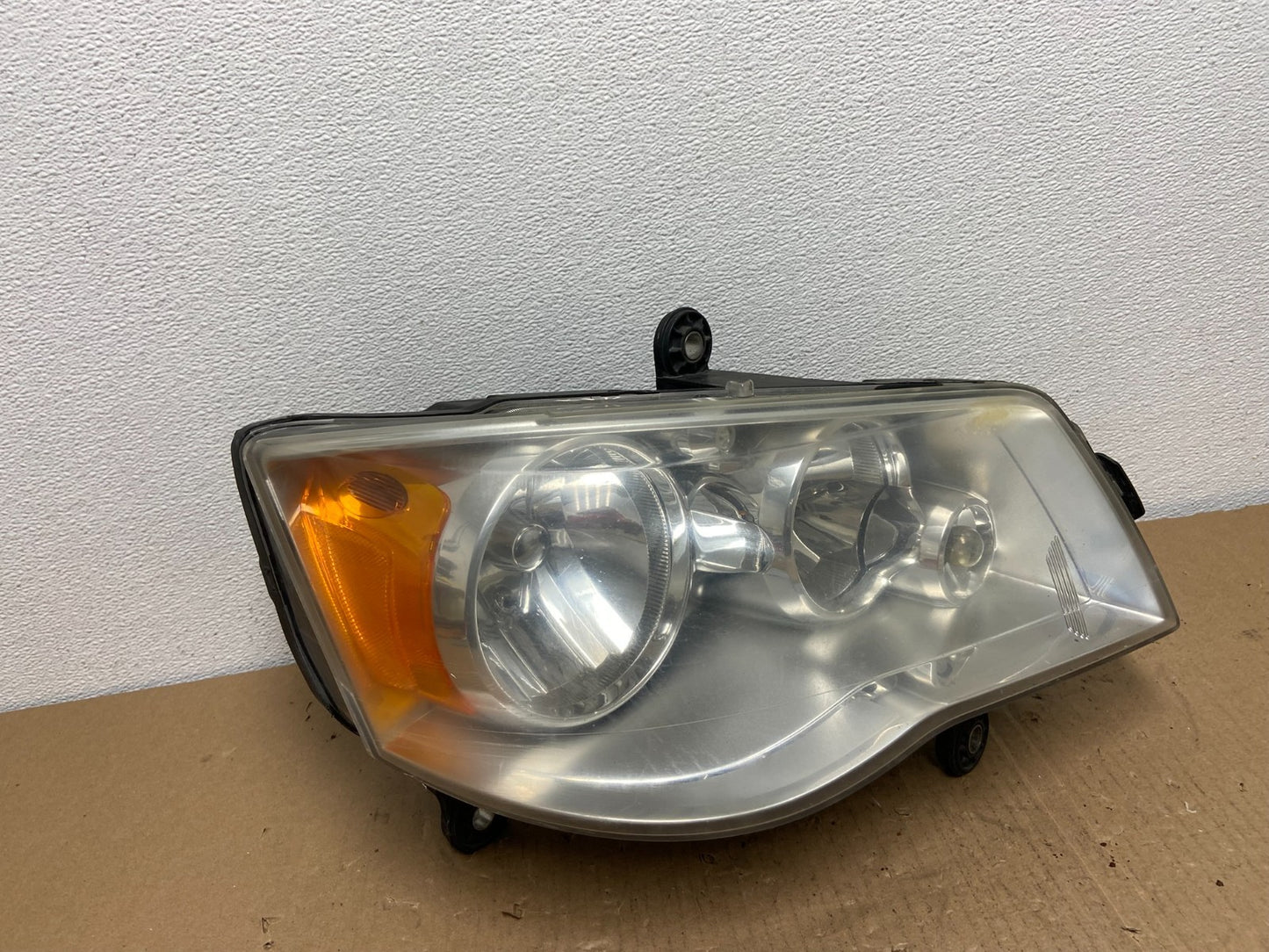 2011 to 2016 Chrysler Town and Country Right Passenger Headlight AB6572 DW0