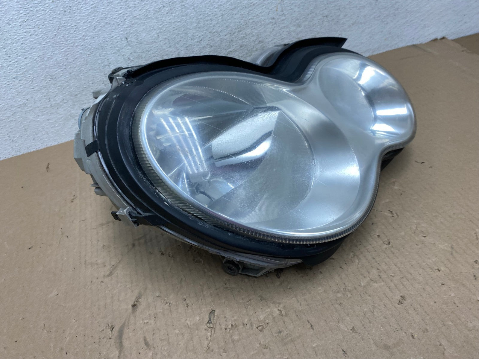 2005 to 2007 Mercedes-Benz C-Class Right Passenger Side Headlight AE8833 LK2