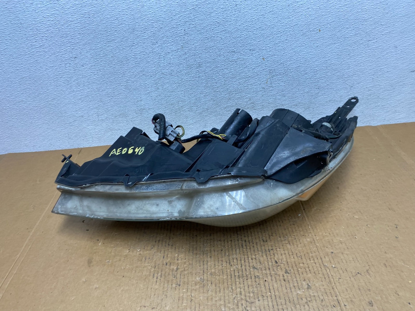 2010-2012 Subaru Legacy Outback Right Passenger Headlight AE0640 DW8