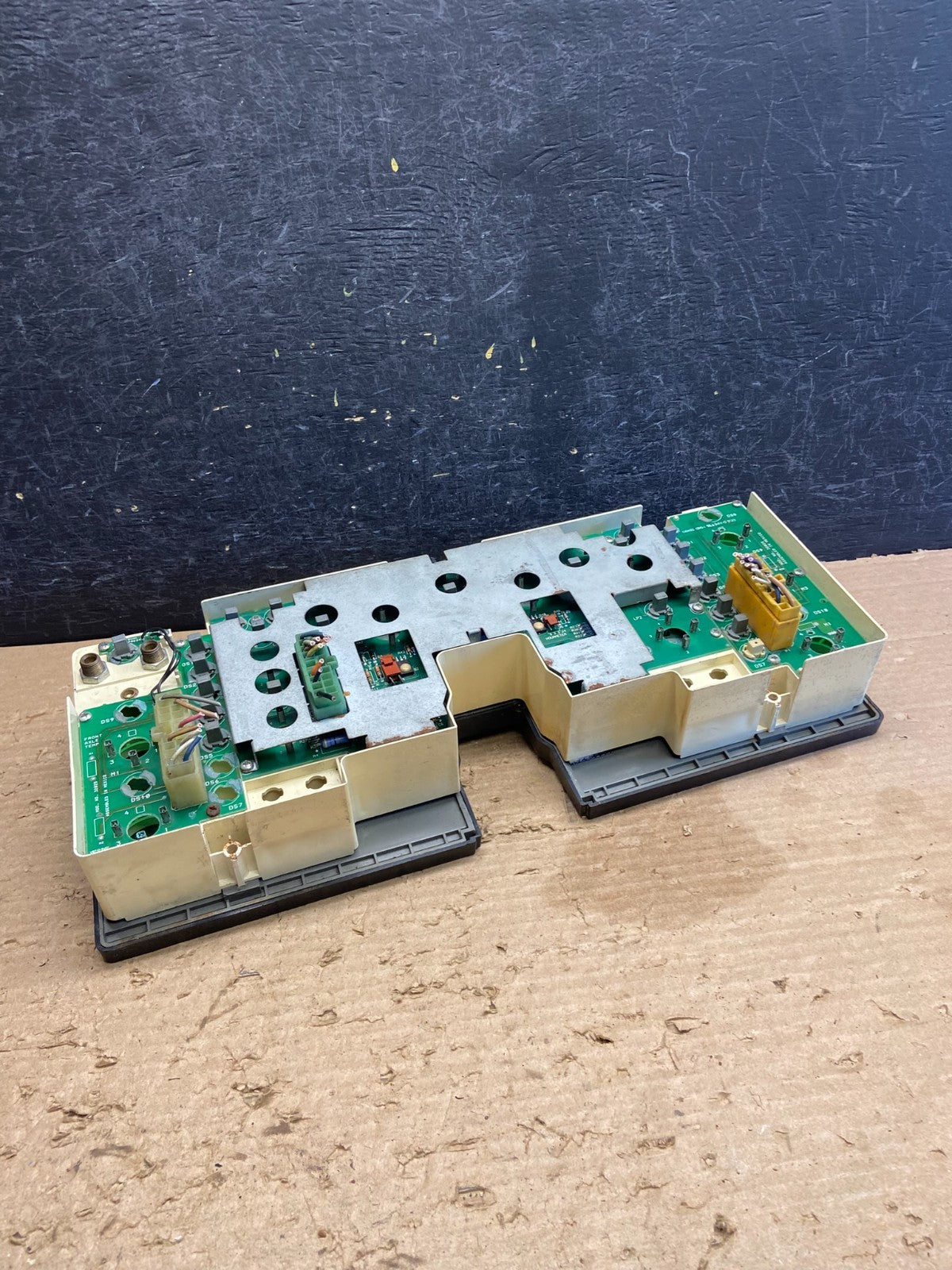 1991 to 2004 International Truck Semi Speedometer Gauge Cluster AH11745