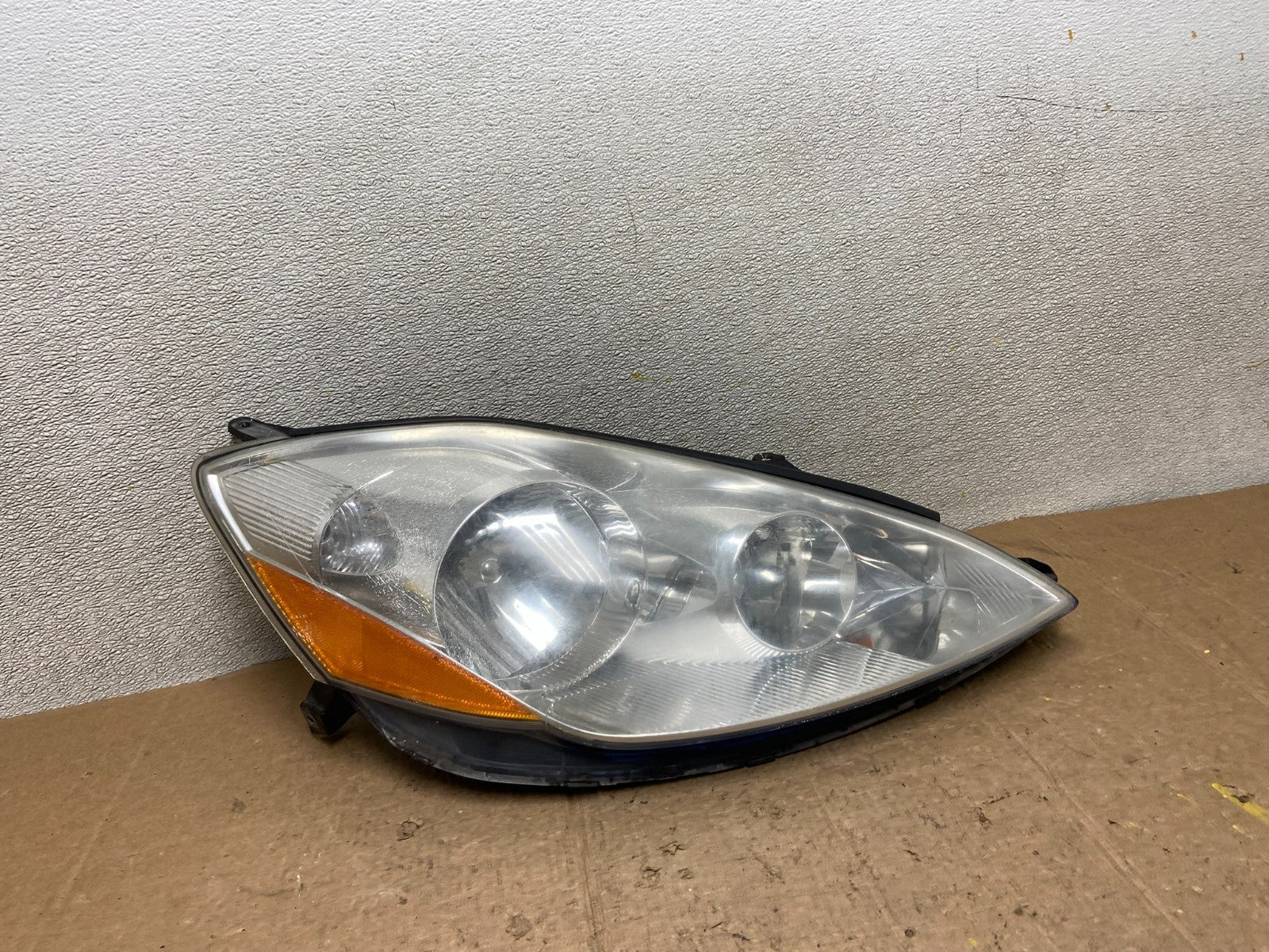 2006 to 2010 Toyota Sienna Right Passenger Rh Side Headlight Halogen AA4125 DW0