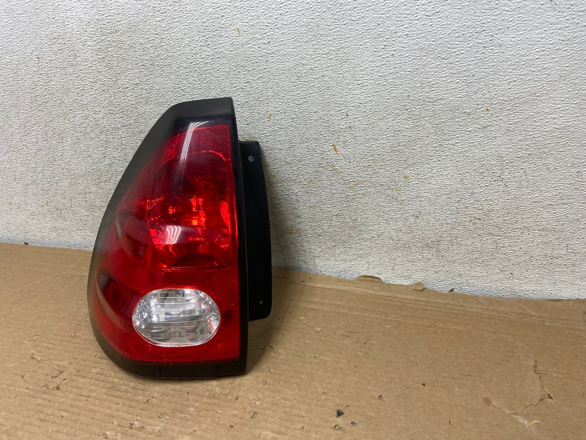 2001 - 2005 Pontiac Aztek Left Driver LH Side Tail Light AH8874 LK2