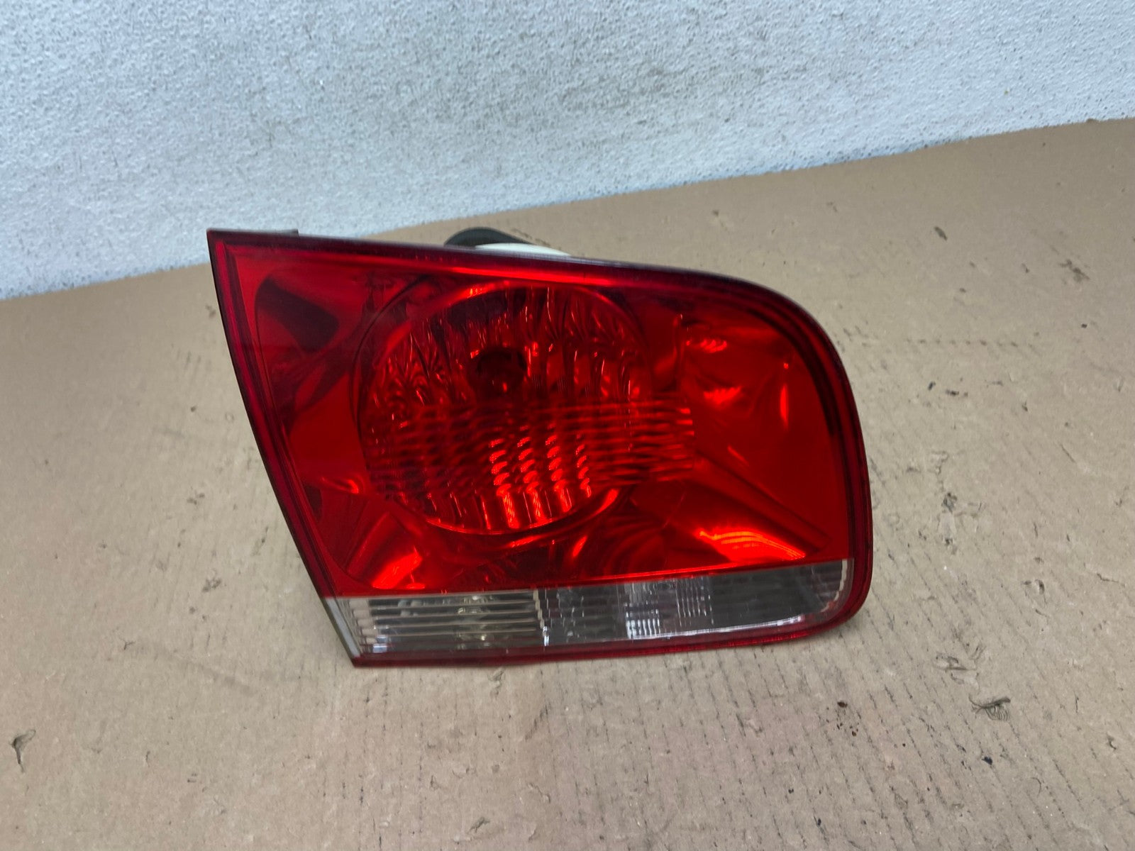 2004-2007 Volkswagen Touareg Lh Driver Left Side Inner Tail Light AF3233 LK0