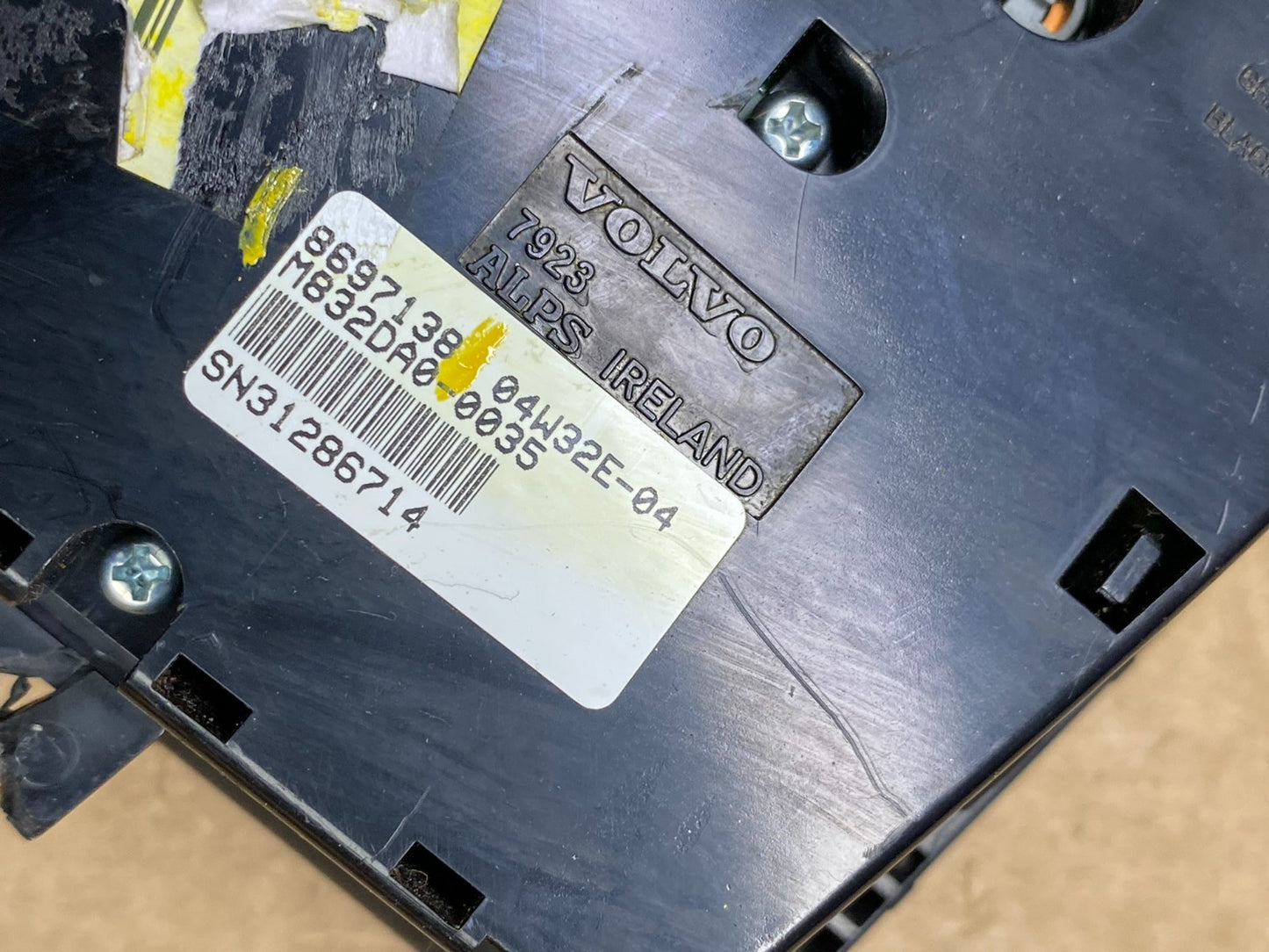 2003-2013 Volvo XC90 Center A/C Climate Control Radio Panel Bezel W6606 DG5