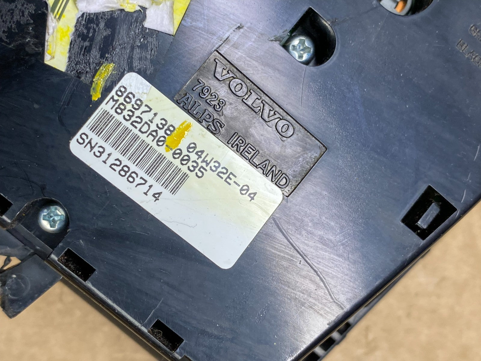 2003-2013 Volvo XC90 Center A/C Climate Control Radio Panel Bezel W6606 DG5