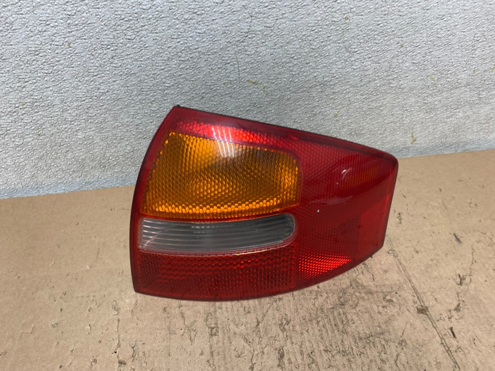 2002 2003 2004 Audi A6 Sedan Oem Right Passenger RH Side Tail Light Oem S5200 DG0
