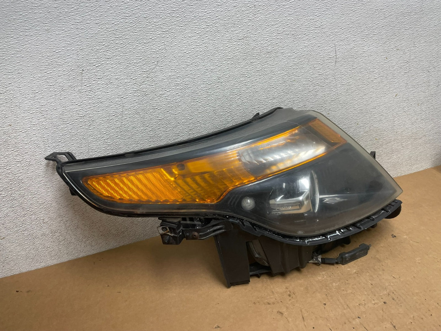 2011 to 2015 Ford Explorer Police Right Passenger Halogen Headlight Oem Q6808 DW2