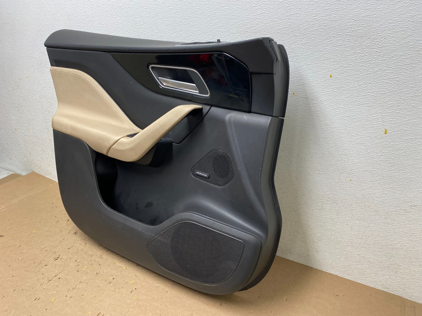 2017 to 2020 Jaguar F-Pace OEM Front Left Driver Interior Door Panel E9060 DG11