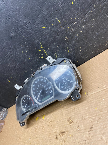 2004 2005 Toyota Sienna Speedometer Cluster Gauge W6348 DG3