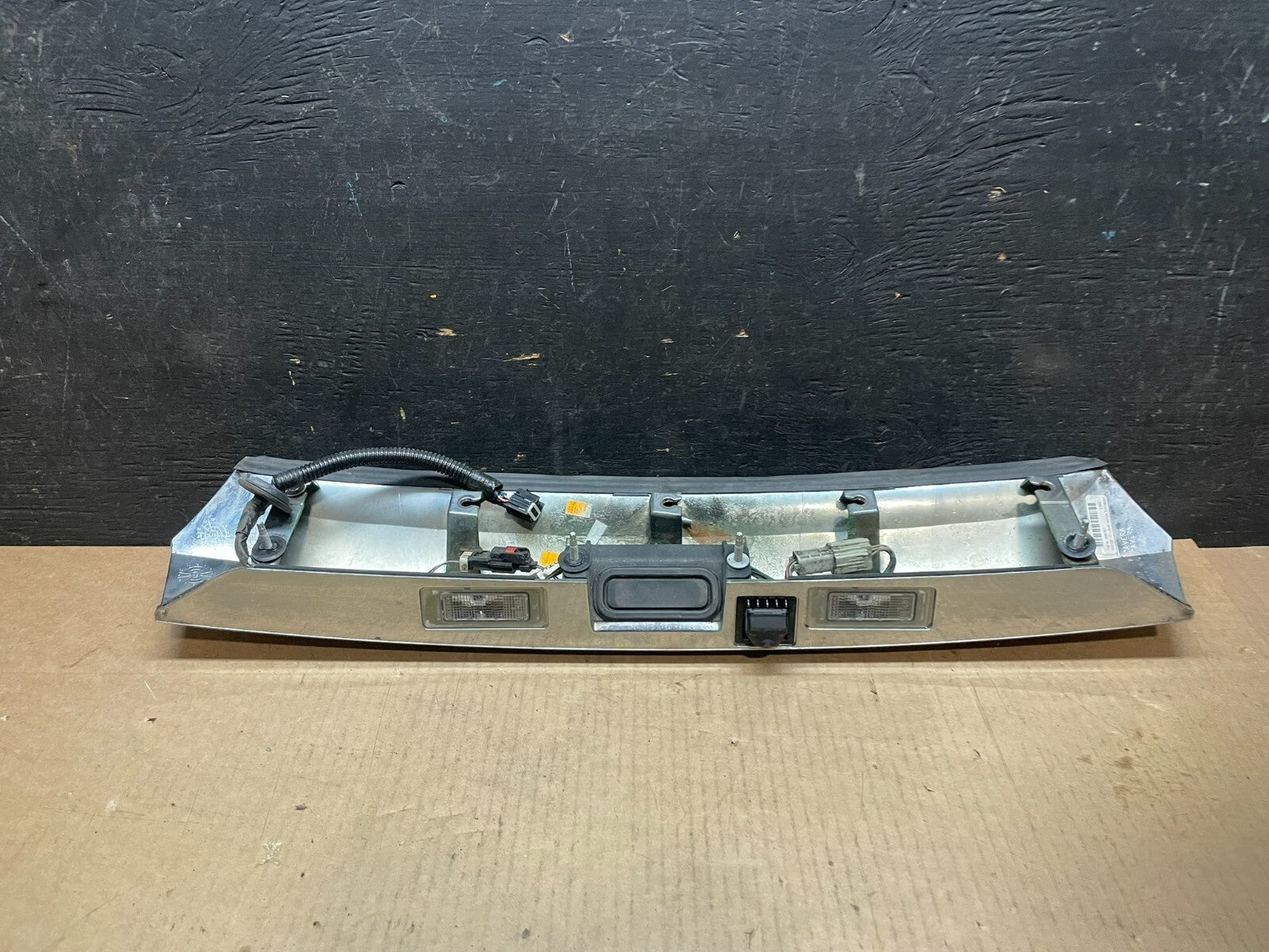 2011-2015 GMC Terrain Tailgate Liftgate Chrome Finish Molding Camera Oem j38796
