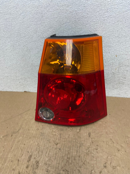 2004 to 2006 Chrysler Pacifica Right Passenger Rh Side Tail Light AG1405 LK0