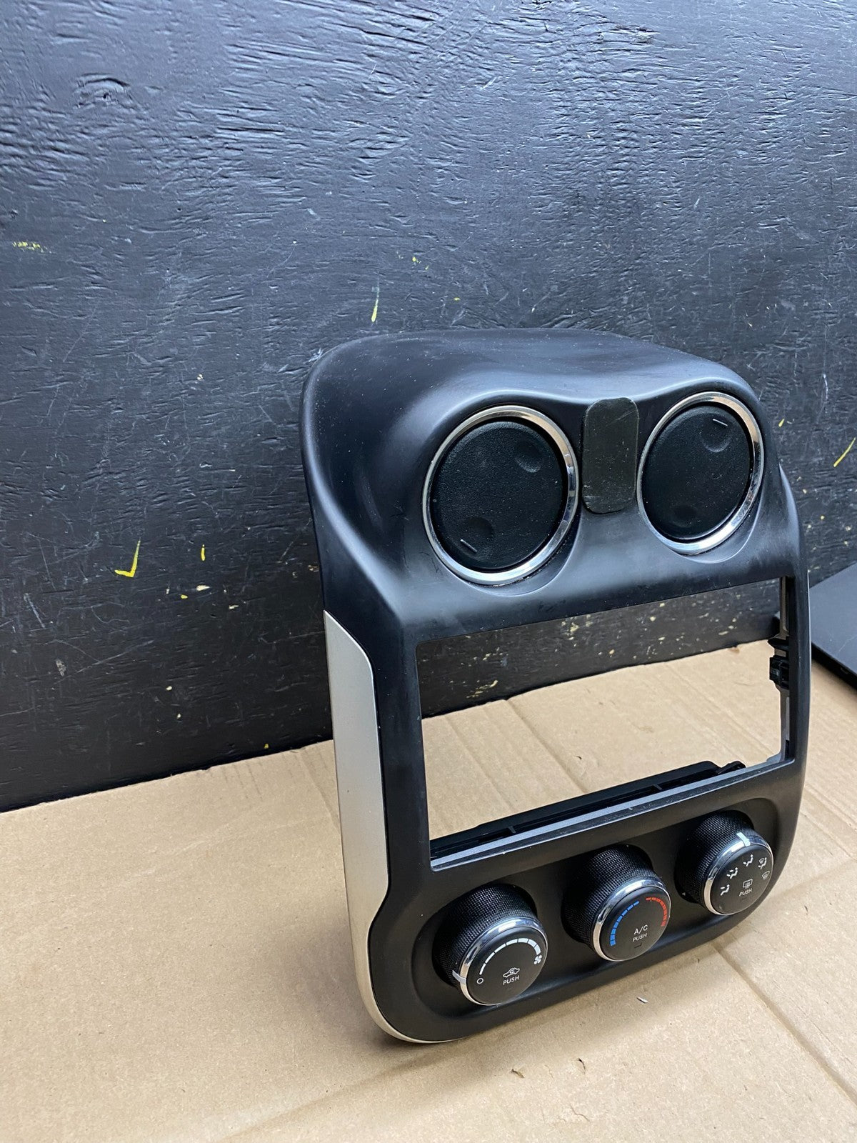 2011 to 2017 Jeep Compass Dash Climate Temperature Control Radio Bezel aa4576 DG2