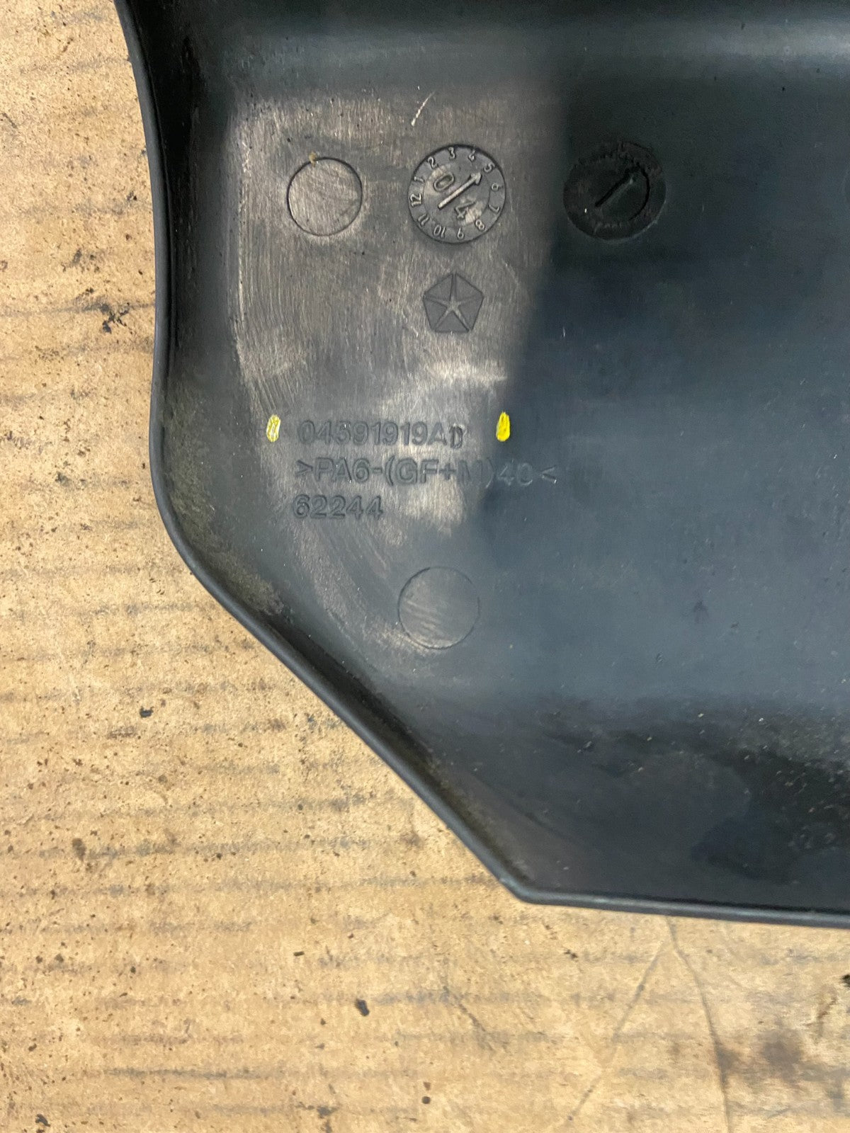 2004 2005 2006 Chrysler Pacifica 3.5L Engine Cover Motor Q9843 DG8