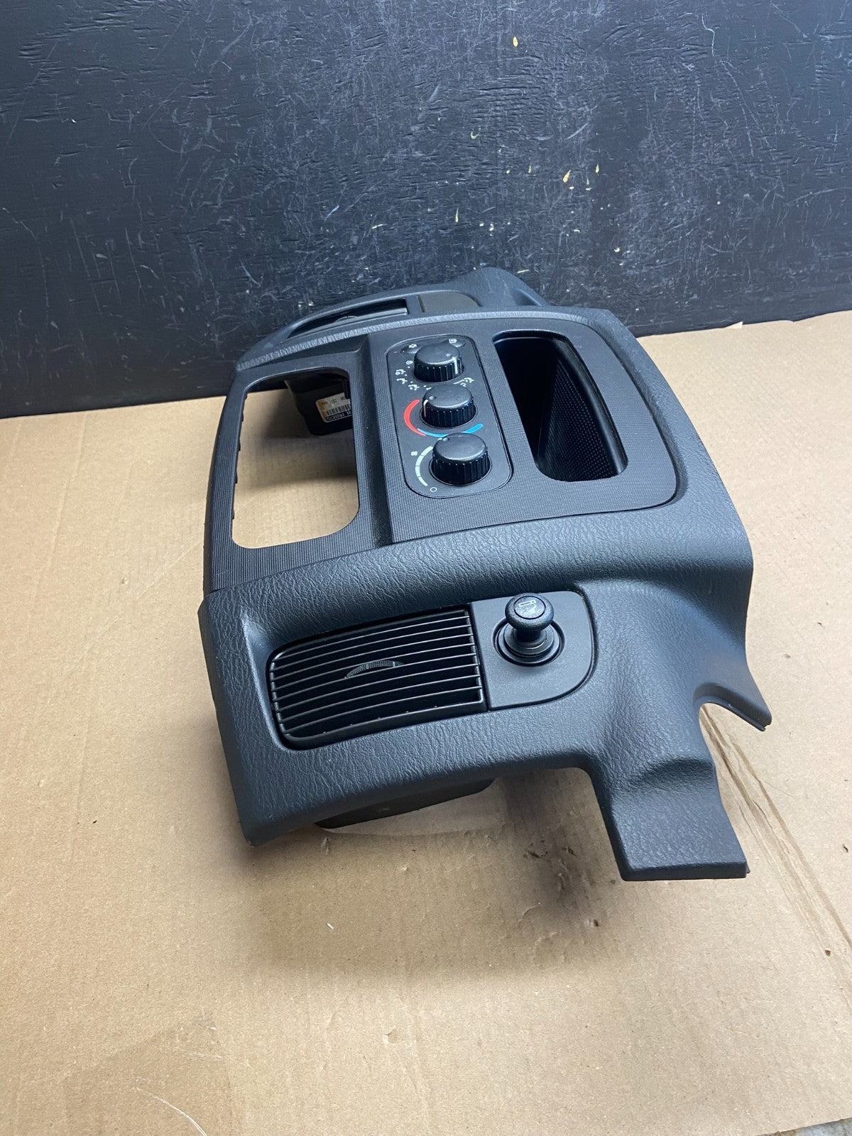 2002 to 2005 Dodge Ram Radio Climate Control Dash Air Vent Bezel Trim AE4369 DG1