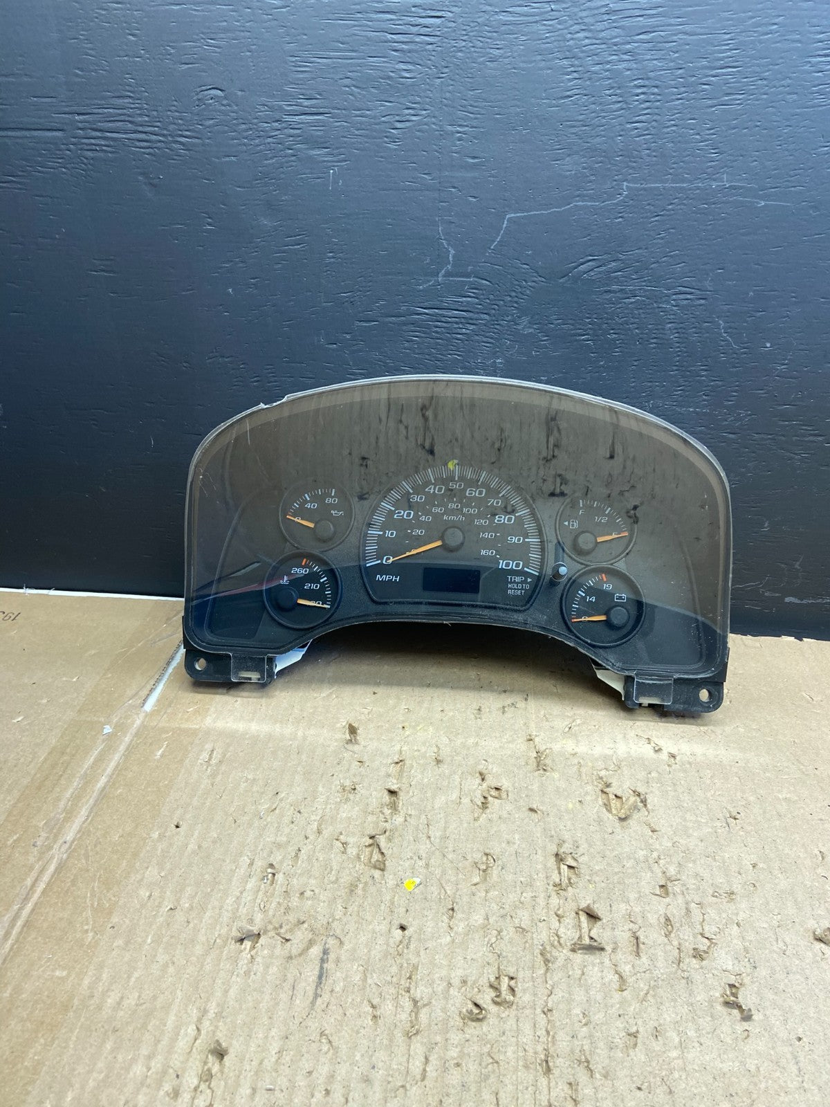 2004 to 2007 Chevrolet Express Speedometer Cluster Gauge OEM  ab5761 DG0
