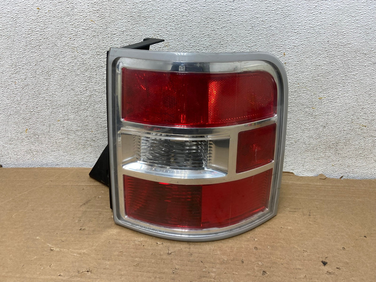 2009 to 2011 Ford Flex Right Passenger RH Side Tail light AH8491 LK0
